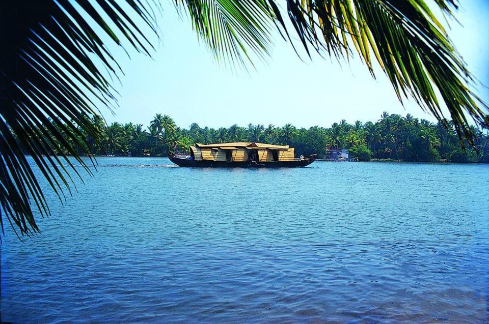 Sea Breeze Beach Home Alappuzha Exteriör bild