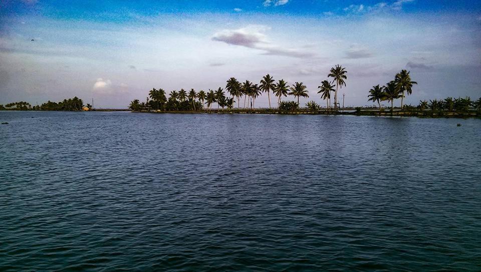 Sea Breeze Beach Home Alappuzha Exteriör bild