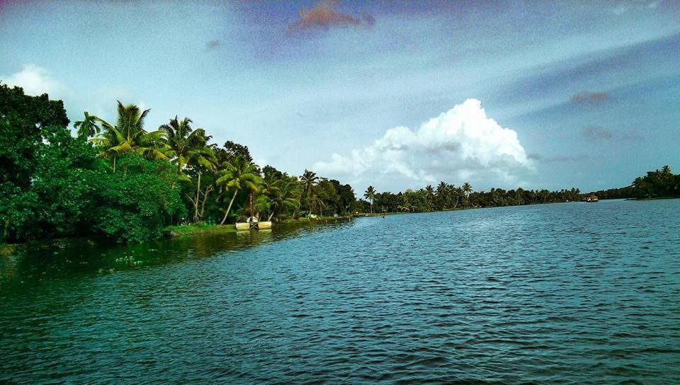 Sea Breeze Beach Home Alappuzha Exteriör bild