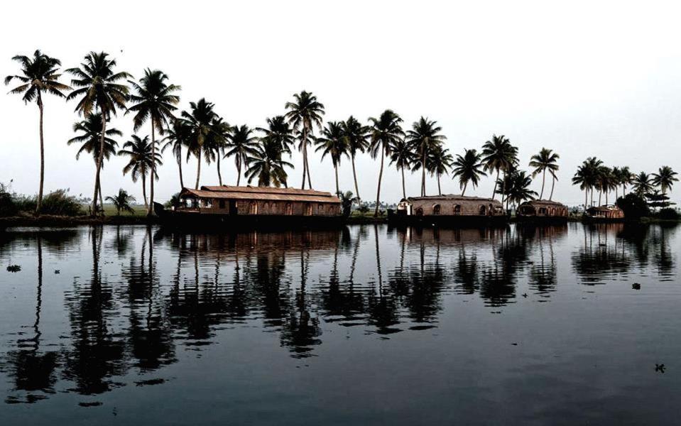 Sea Breeze Beach Home Alappuzha Exteriör bild