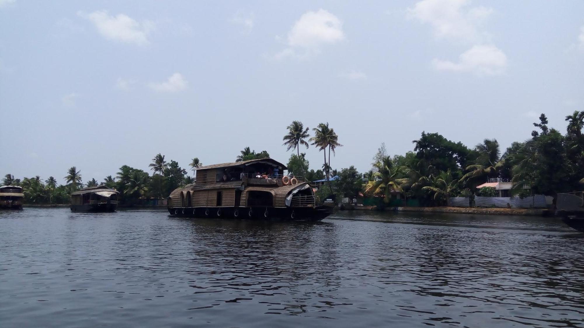Sea Breeze Beach Home Alappuzha Exteriör bild